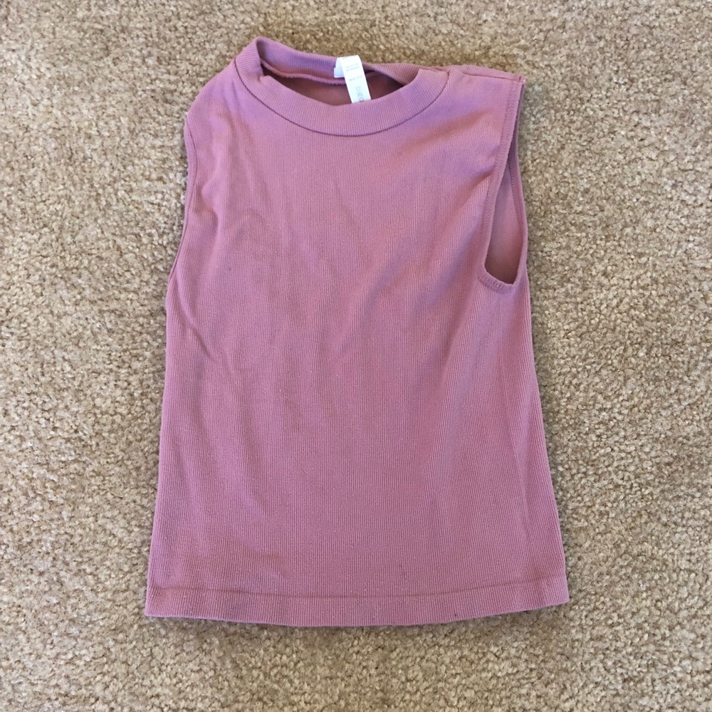 Ribbed tank